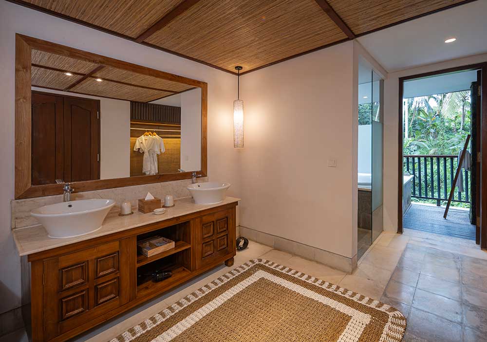 Family-Suite_Jacuzzi-2