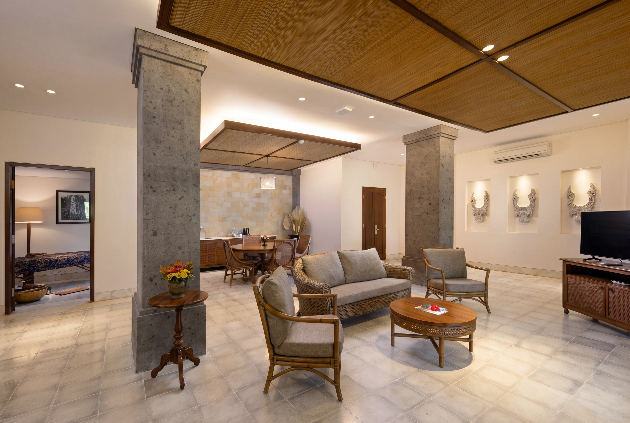 Visesa Forest Suites with Private Jacuzzi - Living Room -C