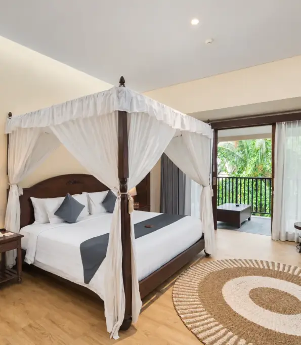 Jungle Suites with Private Balcony King Bed